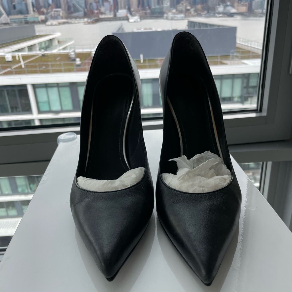 Like-New Stuart Weitzman Black Pumps